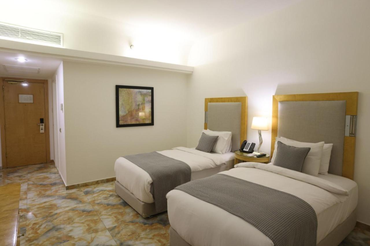 Hotel Riviera And Lounge,