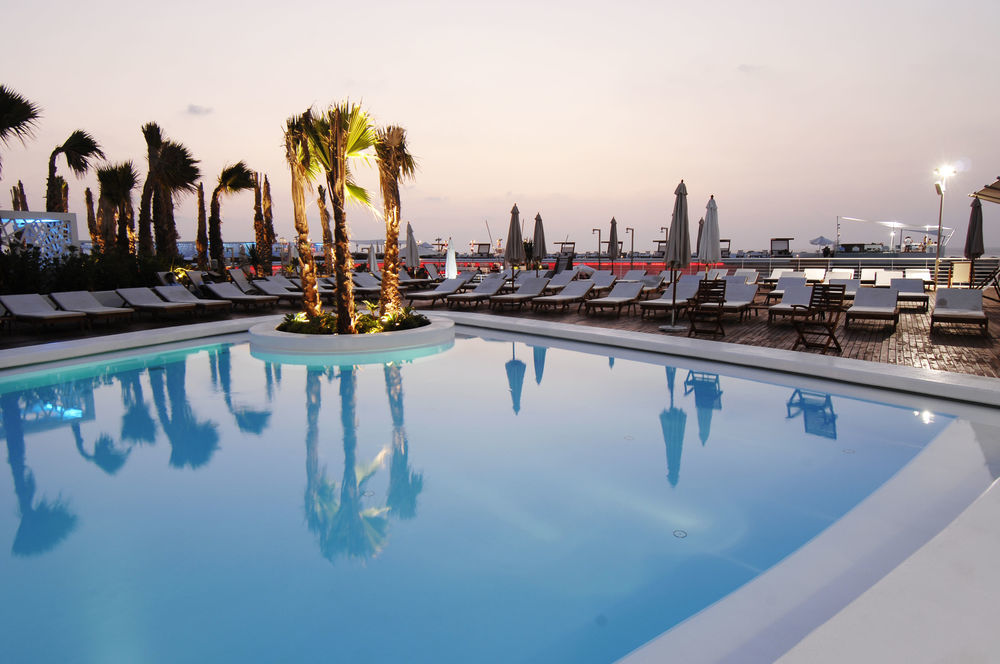 Riviera And Lounge,