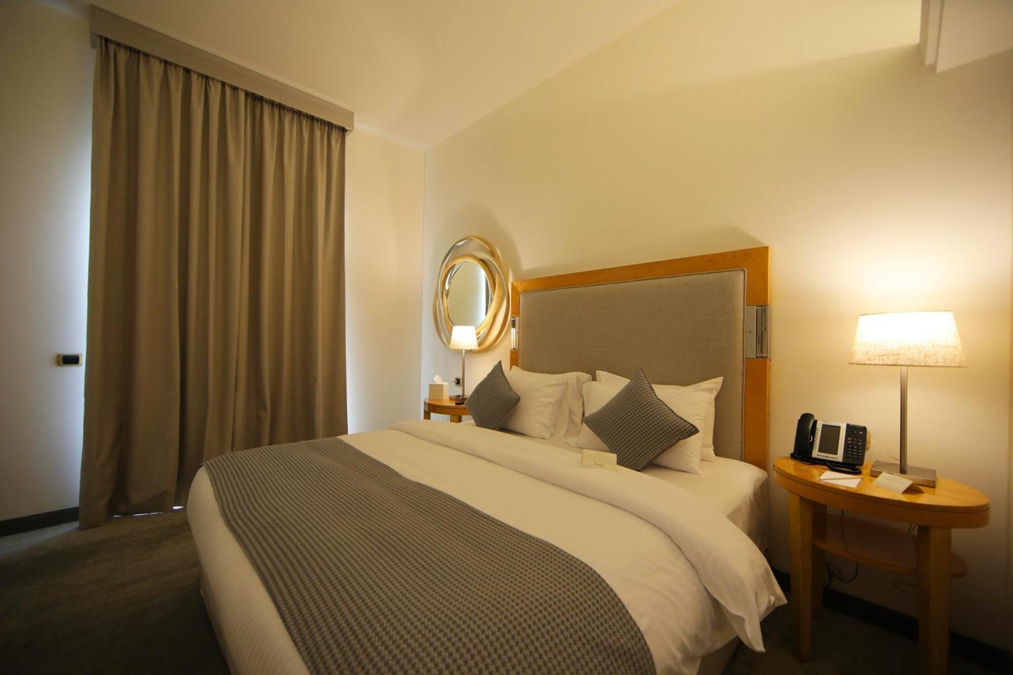 Riviera And Lounge, Hotel Beirut