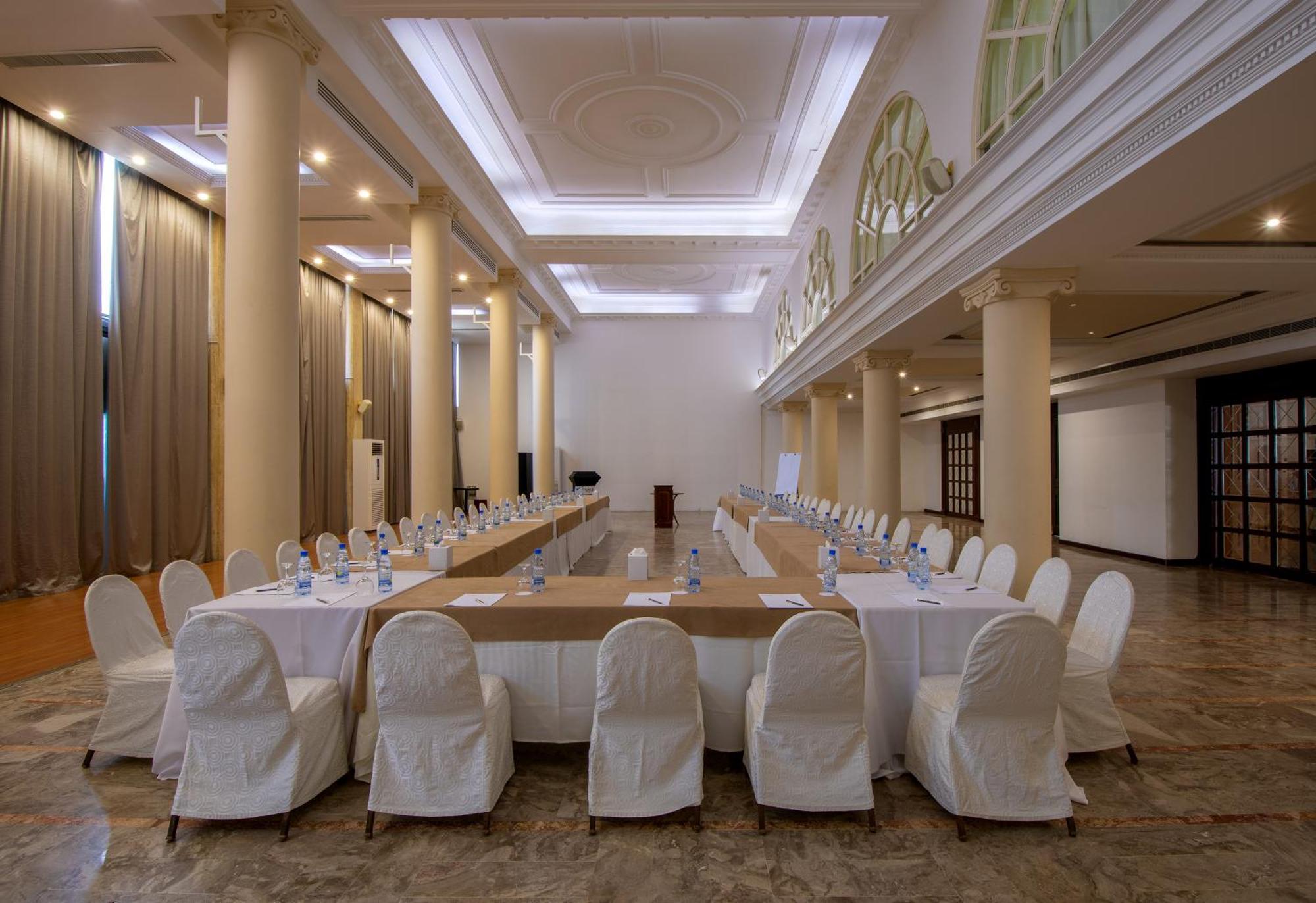 Hotel Riviera And Lounge,